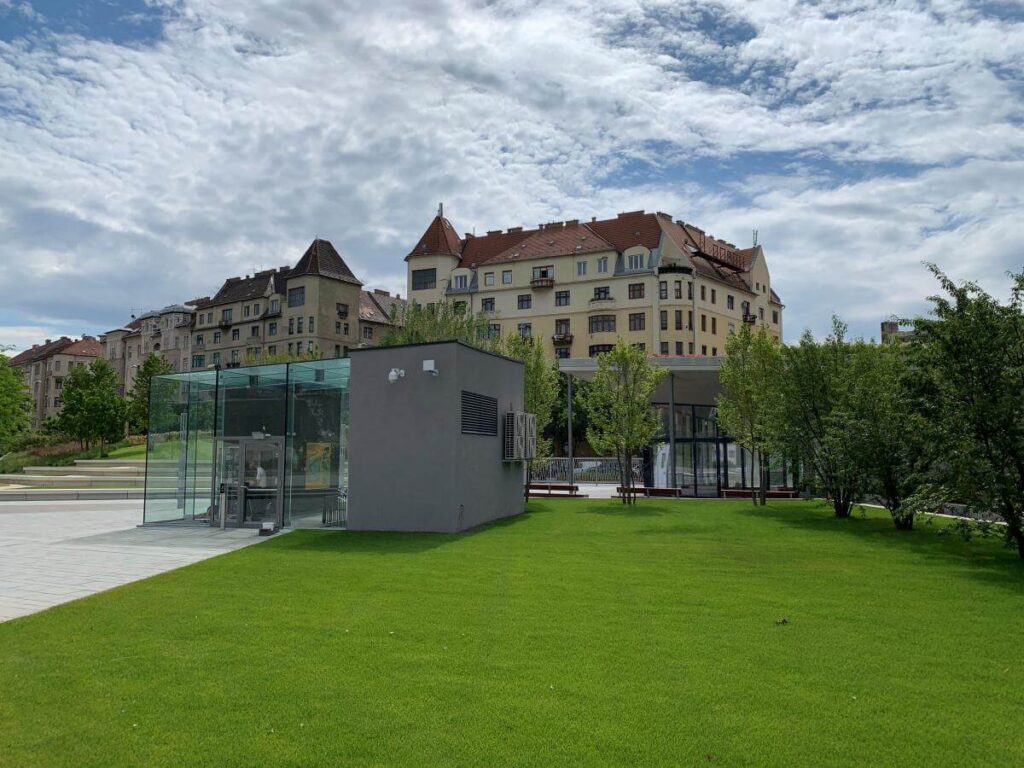 Edzett, laminált üveg - Millenáris Széllkapu Park